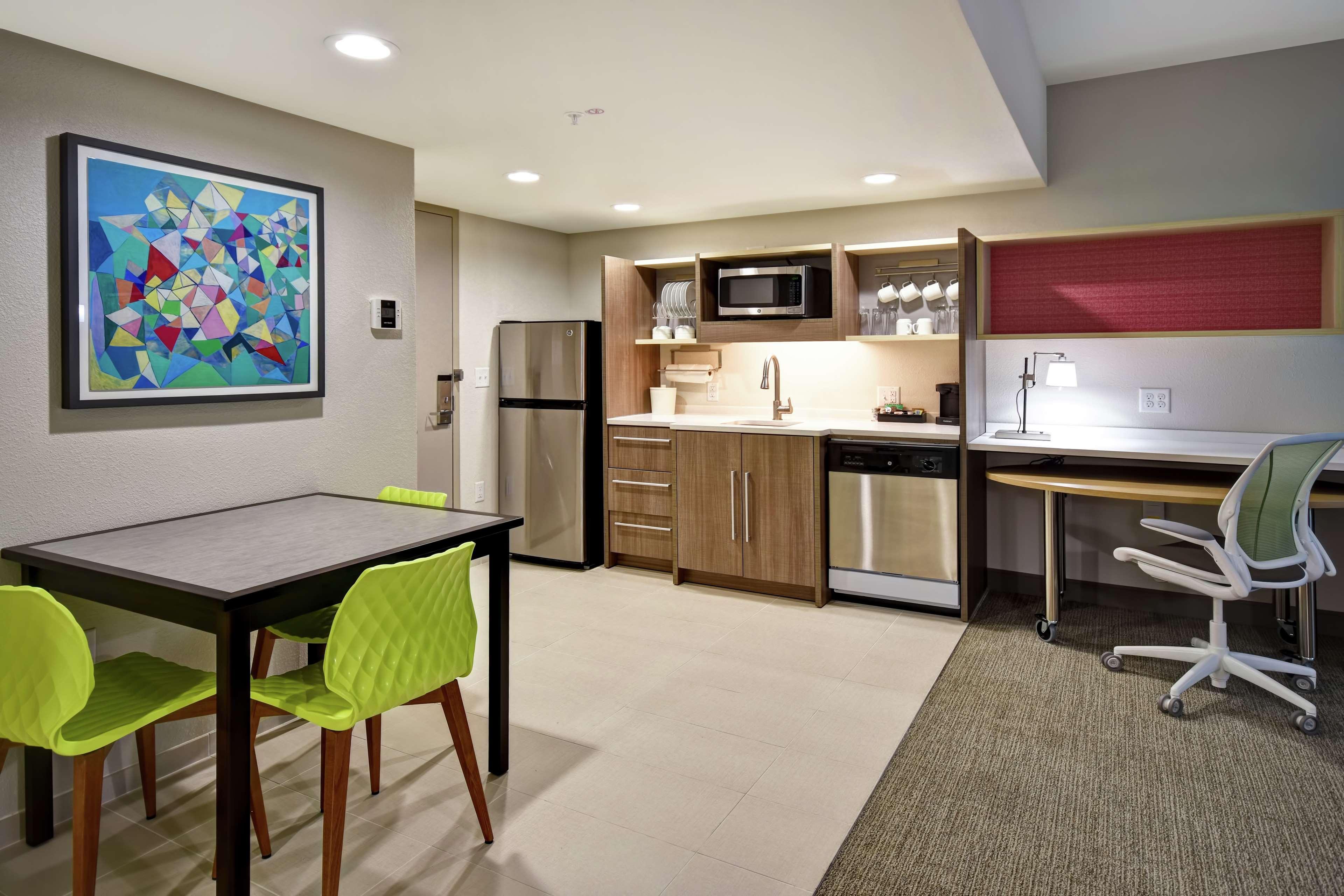 Home2 Suites By Hilton Frankfort Bagian luar foto