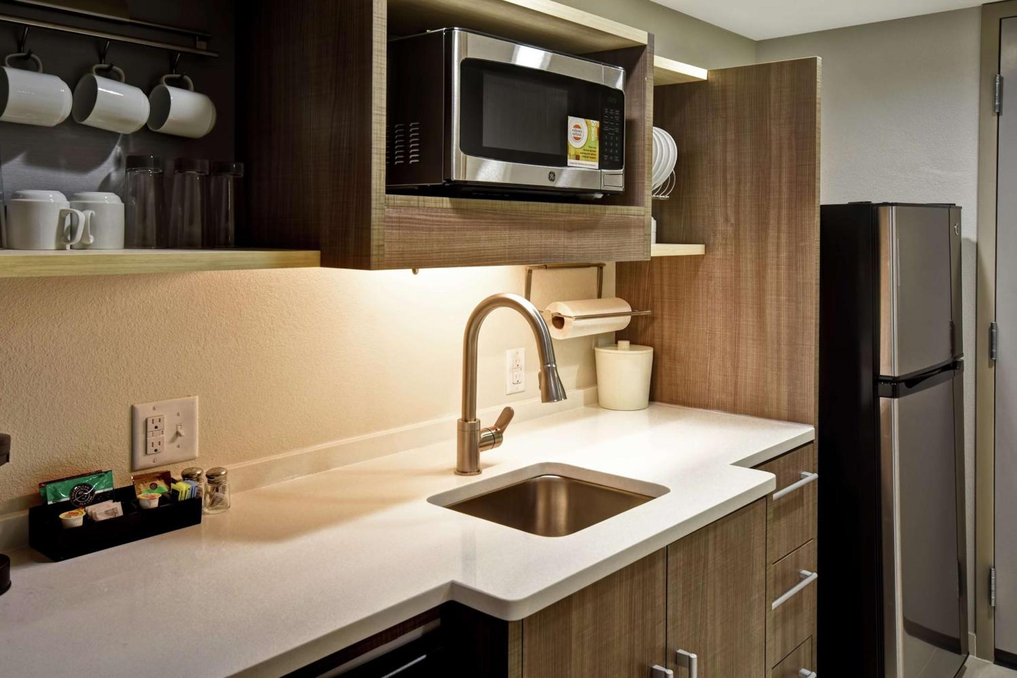 Home2 Suites By Hilton Frankfort Bagian luar foto